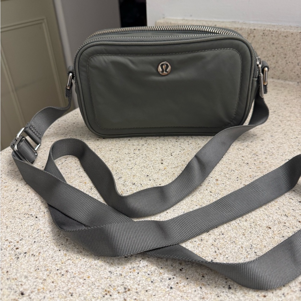 lululemon crossbody camera Bag